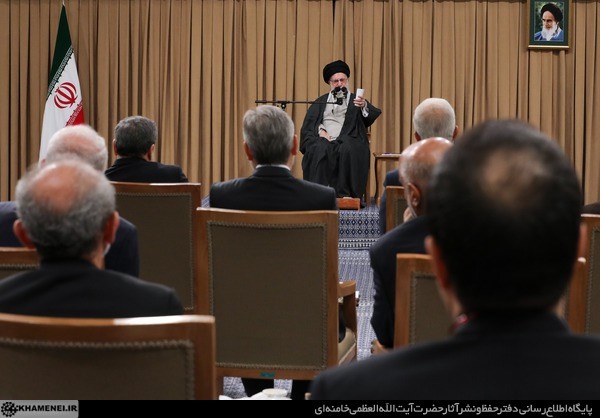 تاکید رهبر معظم انقلاب بر پرهیز از انحصار در تامین کالاهای اساسی/ رقابتی و از مبادی متفاوت تهیه کنید!