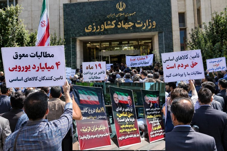 تجمع تأمین‌کنندگان کالاهای اساسی برای مطالبات ۴ میلیارد یورویی در وزارت جهاد کشاورزی